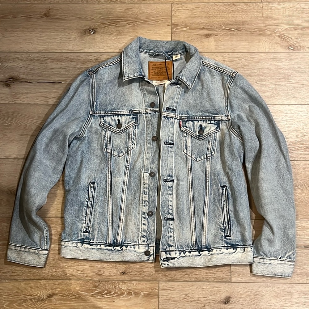 NWT Levi’s Denim Jacket